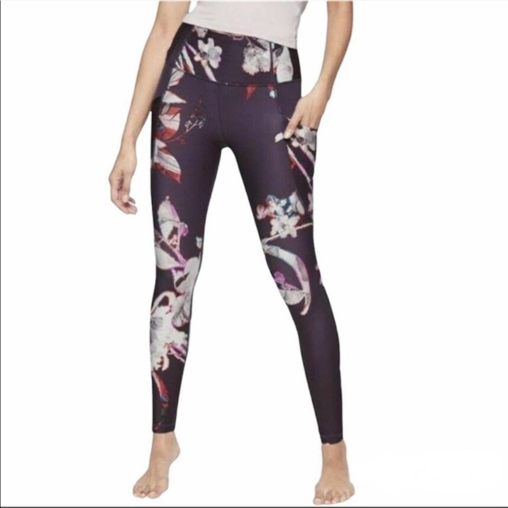 Athleta Salutation Stash Pocket Magnolia Plum